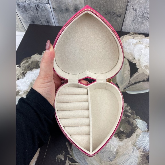 NWT Kendra Scott Heart Jewelry Case in Dark Pink. - Picture 4 of 12